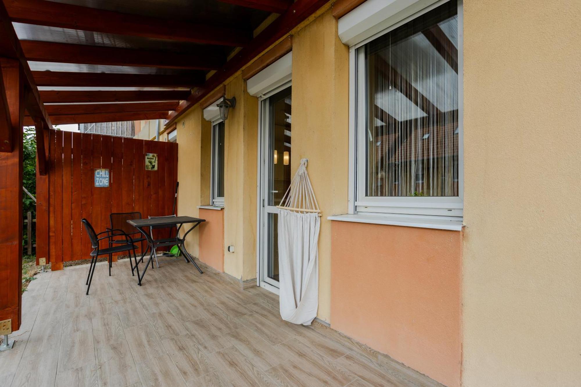 Six Corners - Sunny Corner Apartment Pecs Exterior photo