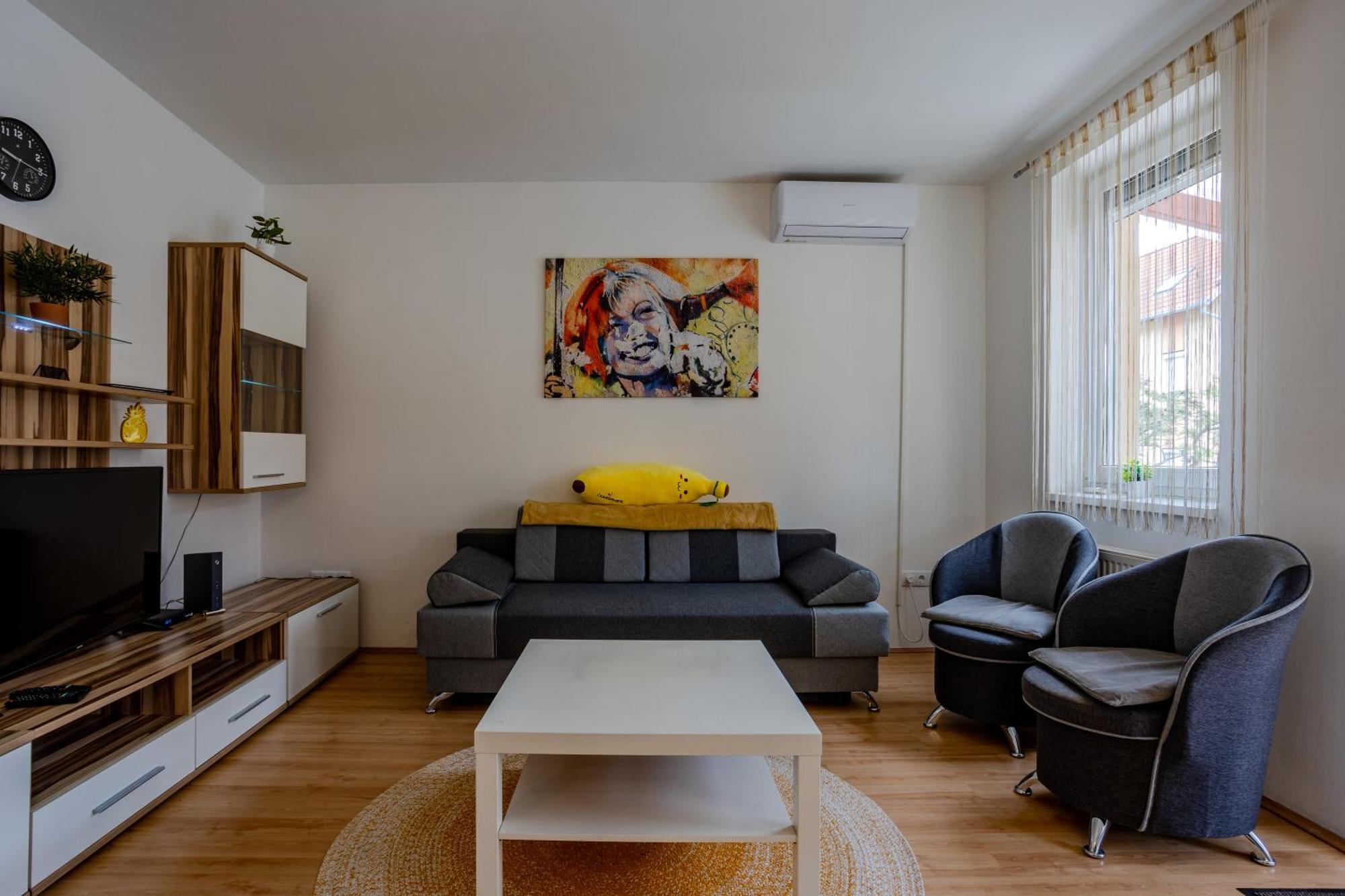 Six Corners - Sunny Corner Apartment Pecs Exterior photo